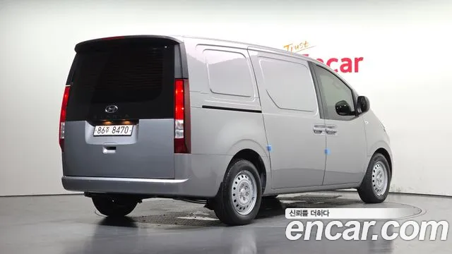 Hyundai Staria 2021 thumb 2