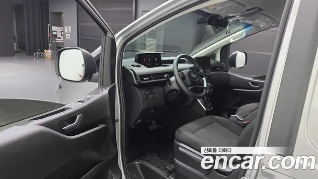Hyundai Staria 2021 thumb 10