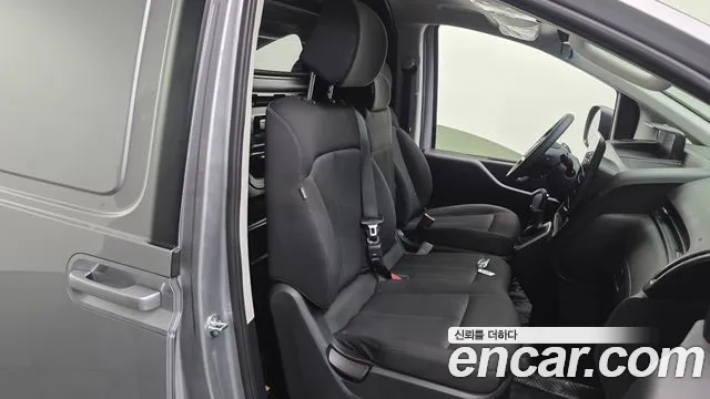 Hyundai Staria 2021 thumb 11