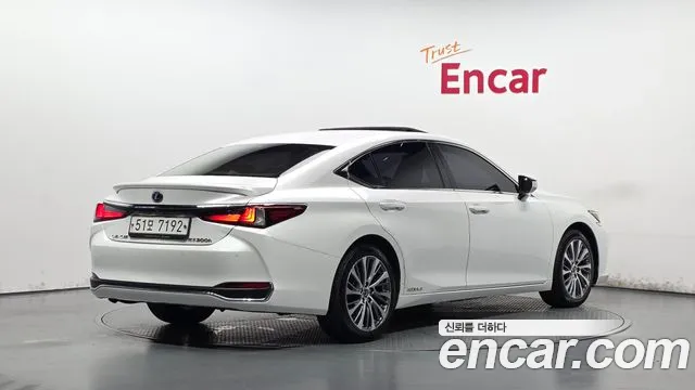 Lexus ES 2019 thumb 2