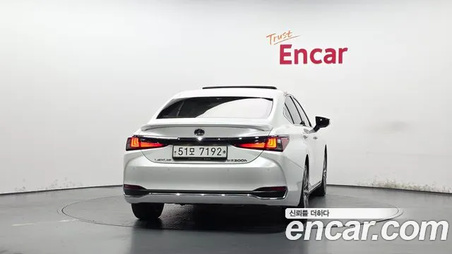 Lexus ES 2019 thumb 4
