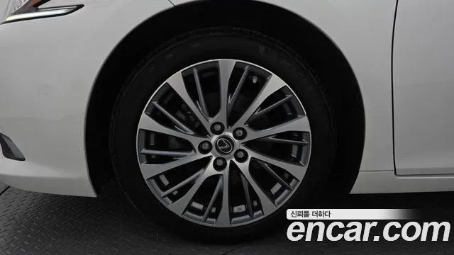 Lexus ES 2019 thumb 5