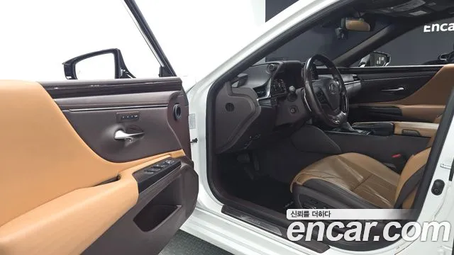 Lexus ES 2019 thumb 10