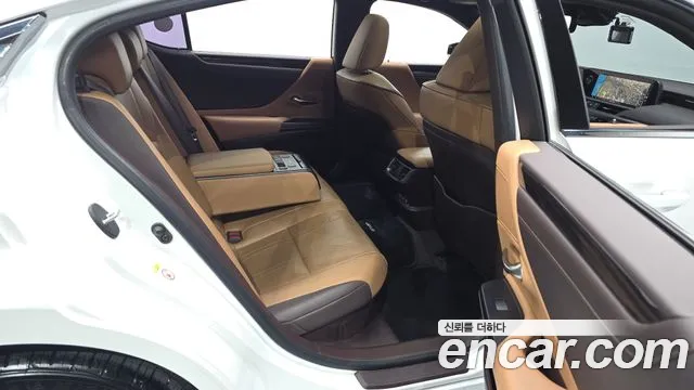 Lexus ES 2019 thumb 11