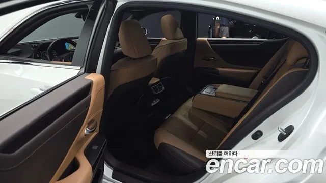 Lexus ES 2019 thumb 12
