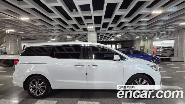 Kia Carnival 2020 thumb 4