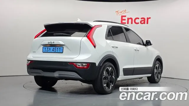 Kia Niro 2023 thumb 2