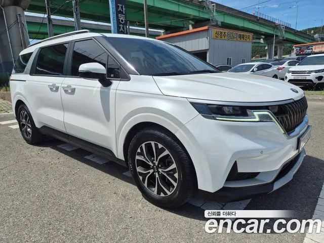 Kia Carnival 2021 thumb 3