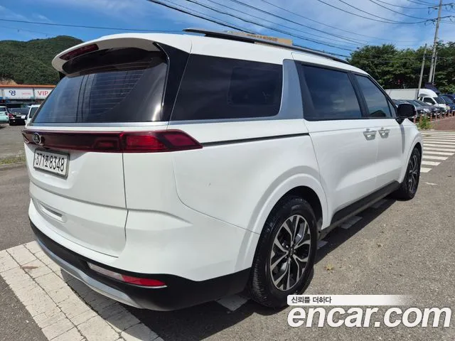 Kia Carnival 2021 thumb 4