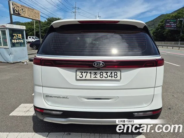 Kia Carnival 2021 thumb 5