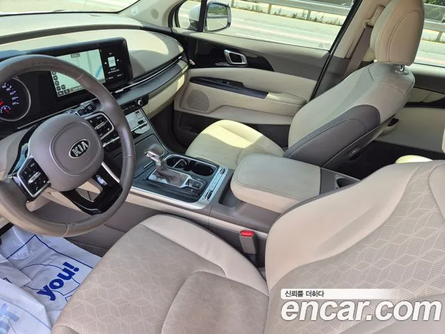 Kia Carnival 2021 thumb 9