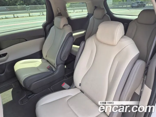 Kia Carnival 2021 thumb 10