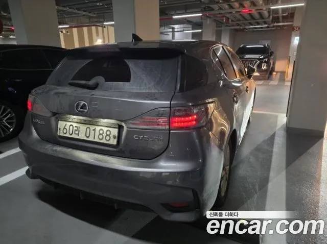 Lexus CT200h 2015 thumb 2