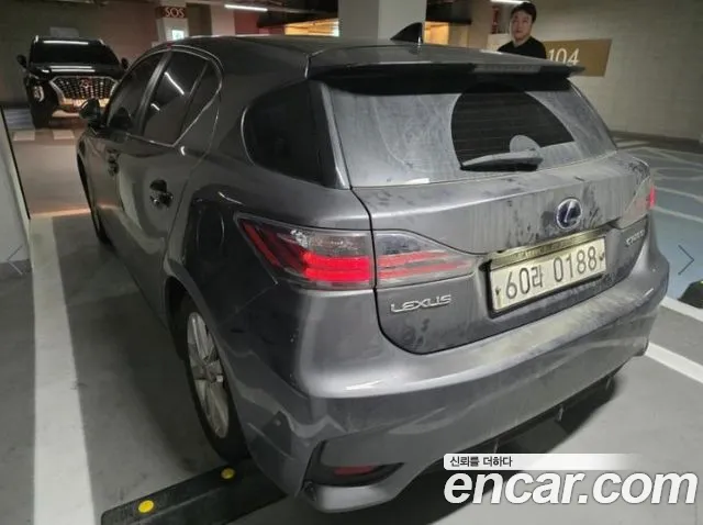 Lexus CT200h 2015 thumb 4