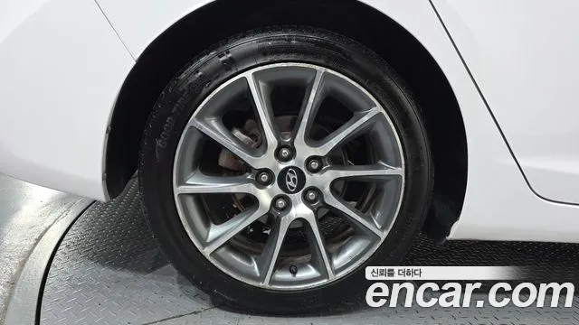 Hyundai Avante 2012 thumb 5