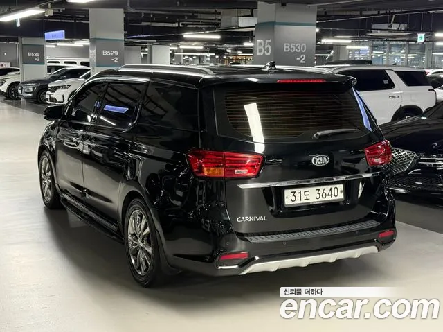 Kia Carnival 2018 thumb 4
