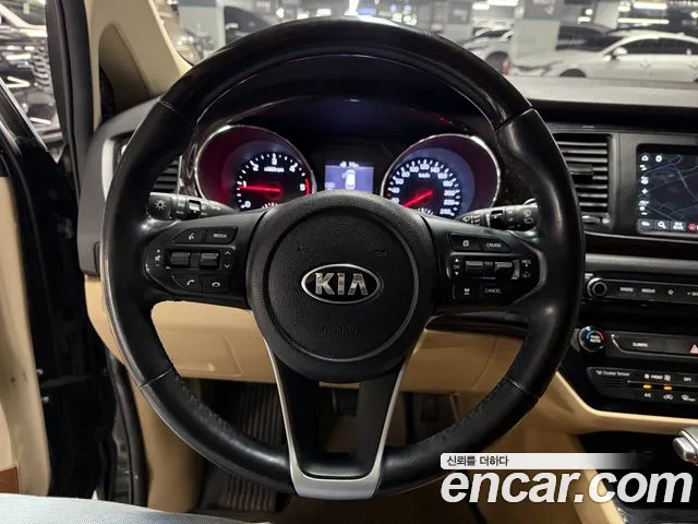 Kia Carnival 2018 thumb 10