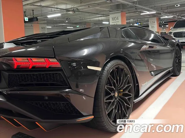 Lamborghini Aventador 2018 thumb 2