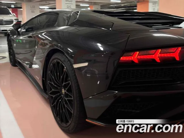 Lamborghini Aventador 2018 thumb 3