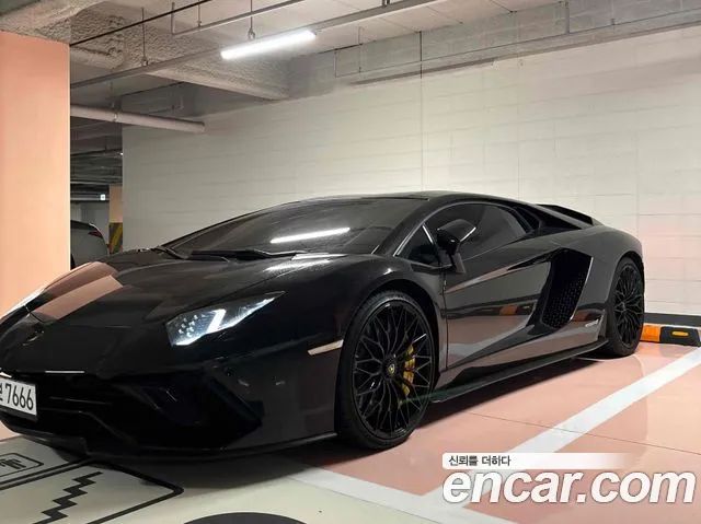 Lamborghini Aventador 2018 thumb 4