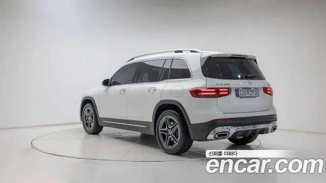Mercedes-Benz GLB 2025 thumb 3