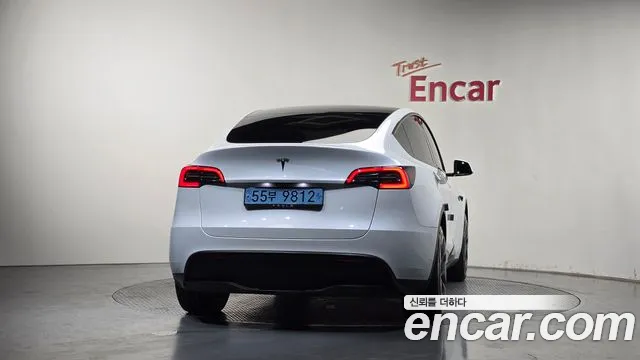 Tesla Model Y 2024 thumb 3