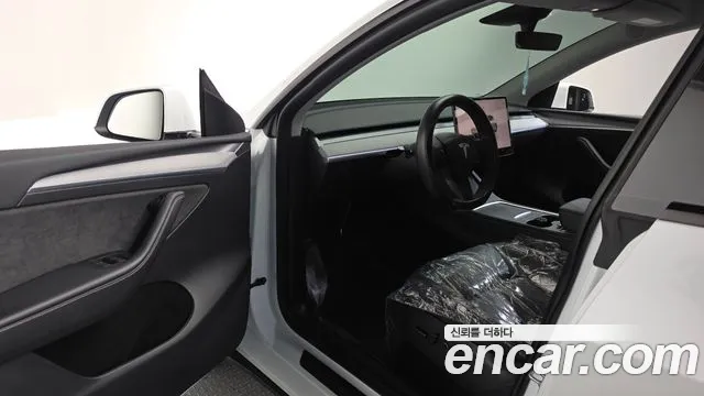 Tesla Model Y 2024 thumb 9