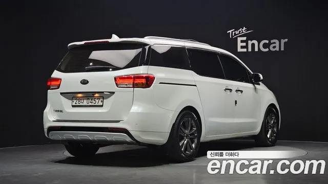 Kia Carnival 2016 thumb 2