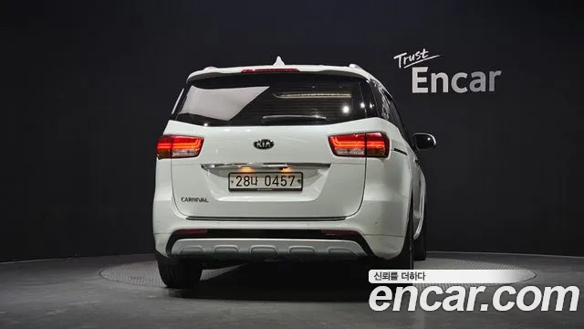 Kia Carnival 2016 thumb 4