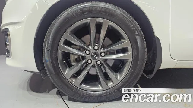 Kia Carnival 2016 thumb 5