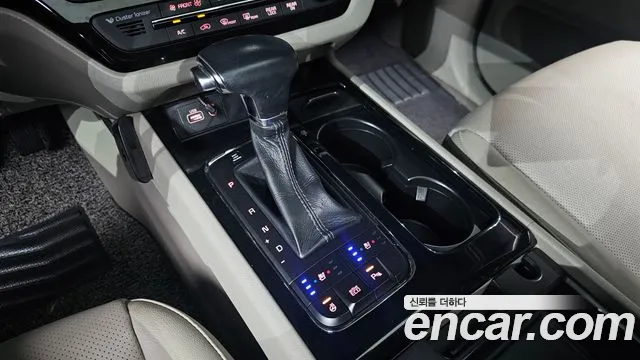 Kia Carnival 2016 thumb 9