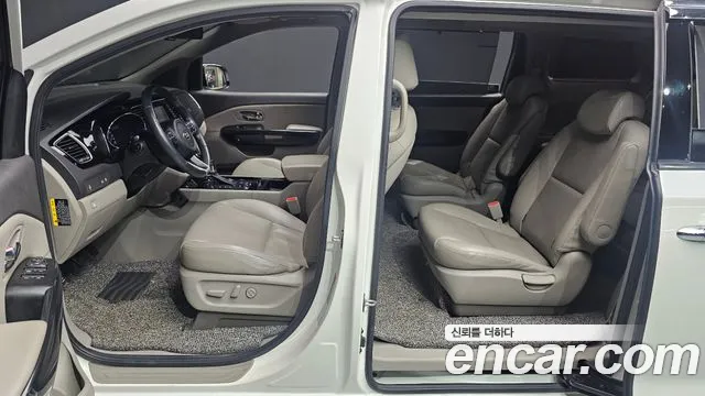 Kia Carnival 2016 thumb 12