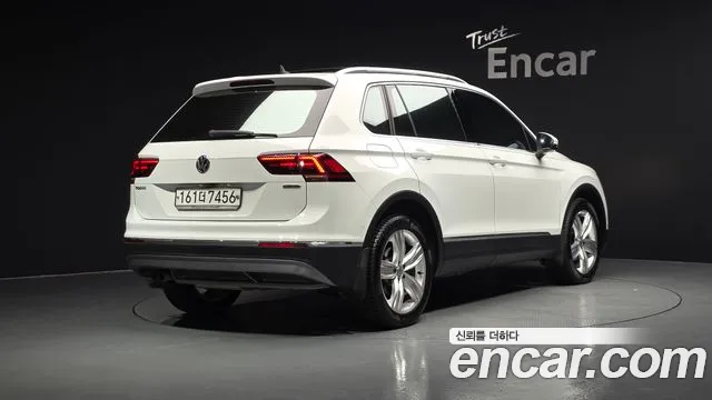 Volkswagen Tiguan 2020 thumb 2