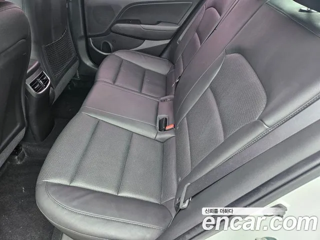 Hyundai Avante 2017 thumb 7