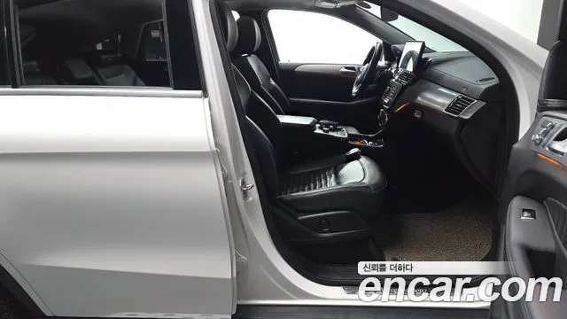 Mercedes-Benz GLE 2017 thumb 10