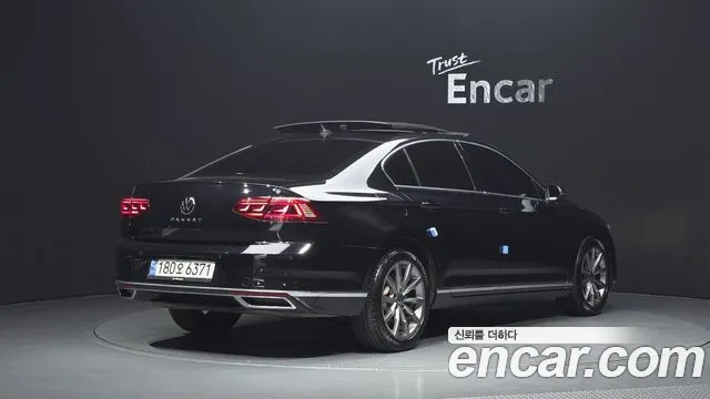 Volkswagen Passat (North America and China) 2021 thumb 2