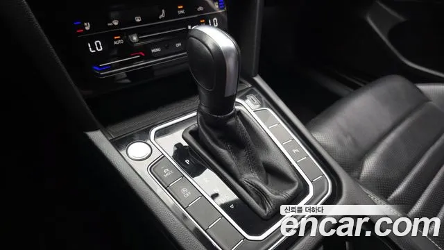 Volkswagen Passat (North America and China) 2021 thumb 9