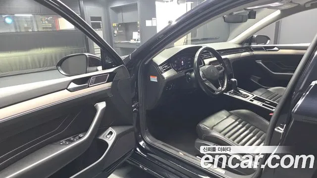 Volkswagen Passat (North America and China) 2021 thumb 10