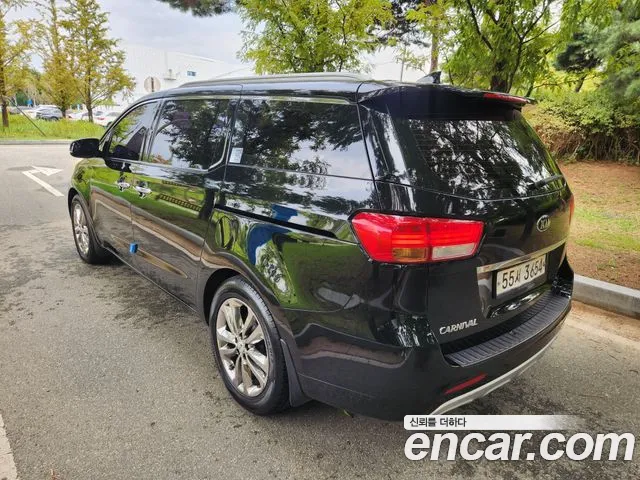 Kia Carnival 2015 thumb 4