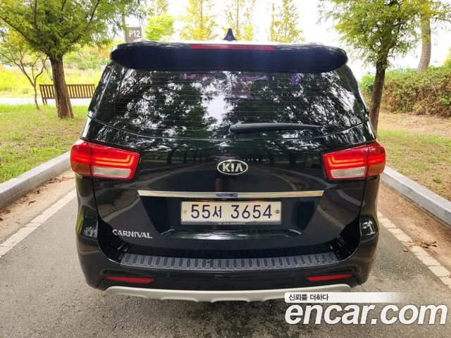 Kia Carnival 2015 thumb 5