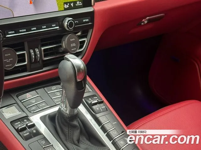Porsche Macan 2021 thumb 9
