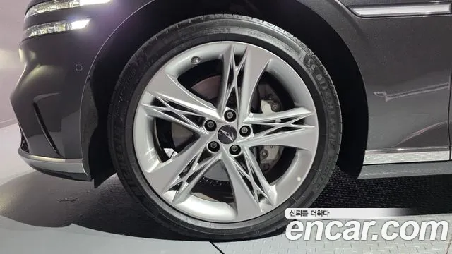 Genesis G90 2022 thumb 5