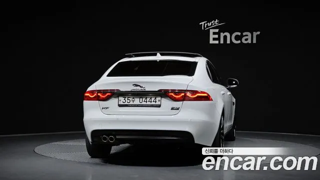 Jaguar XF 2016 thumb 3
