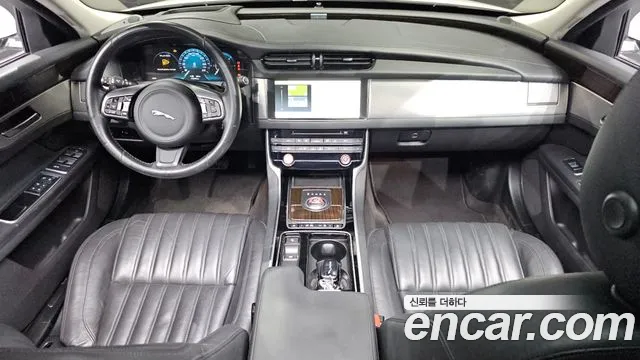Jaguar XF 2016 thumb 6