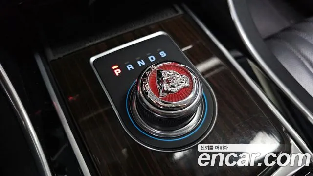 Jaguar XF 2016 thumb 8