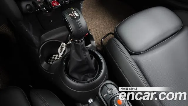 Mini Hatch 2019 thumb 9