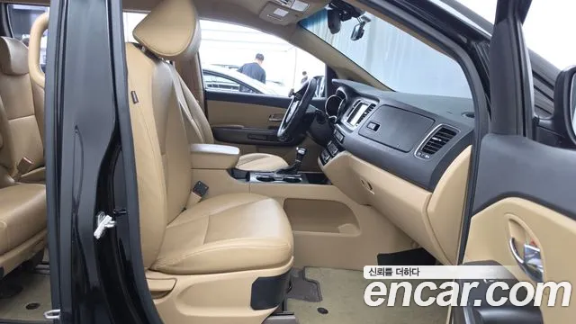 Kia Carnival 2019 thumb 11