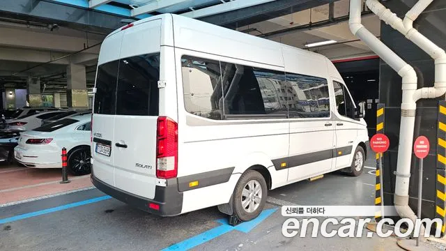 Hyundai Staria 2025 thumb 2