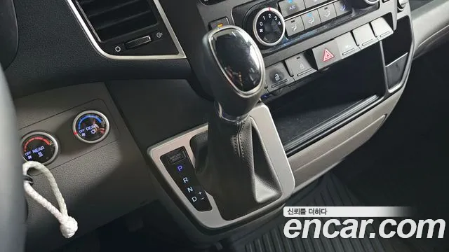 Hyundai Staria 2025 thumb 9