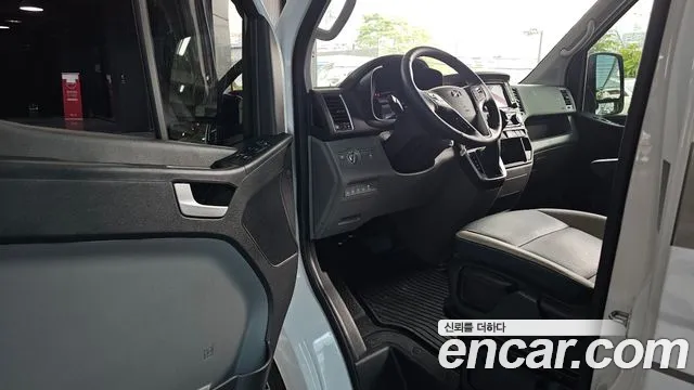 Hyundai Staria 2025 thumb 11